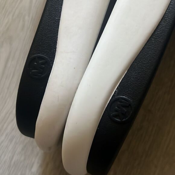 MICHAEL KORS quilted slides sandals 6  - Picture 8 of 9